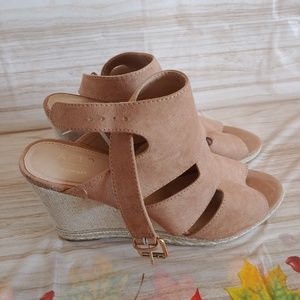 Apt 9 Defined Comfort wedges Size 8.5